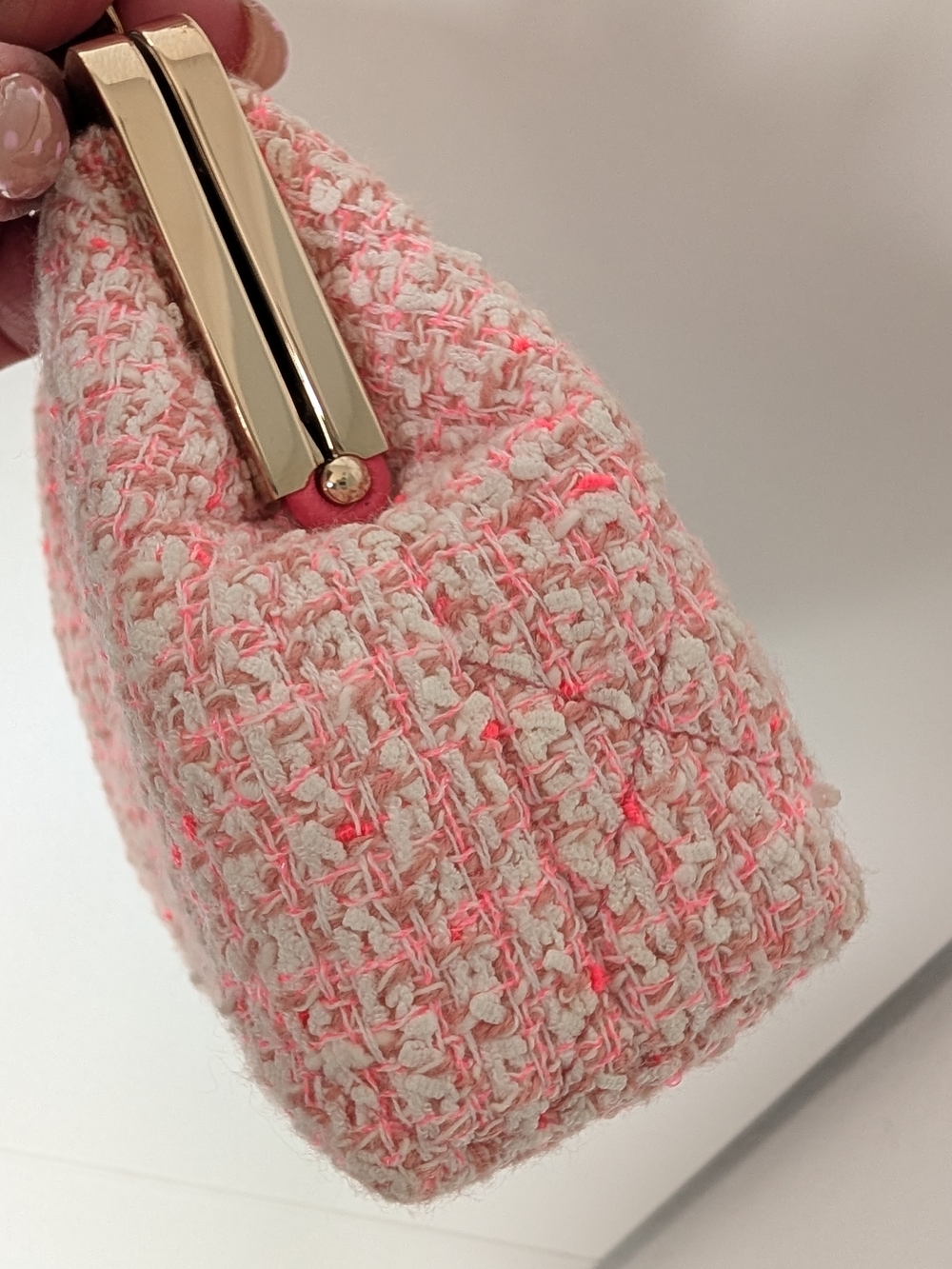 Chanel Tweed Kiss Lock Clutch With Chain Pale Pink Ecru - Picture 4 of 6